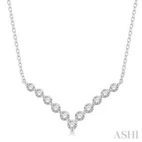 1/2 Ctw Chevron Round Cut Diamond Necklace in 14K White Gold