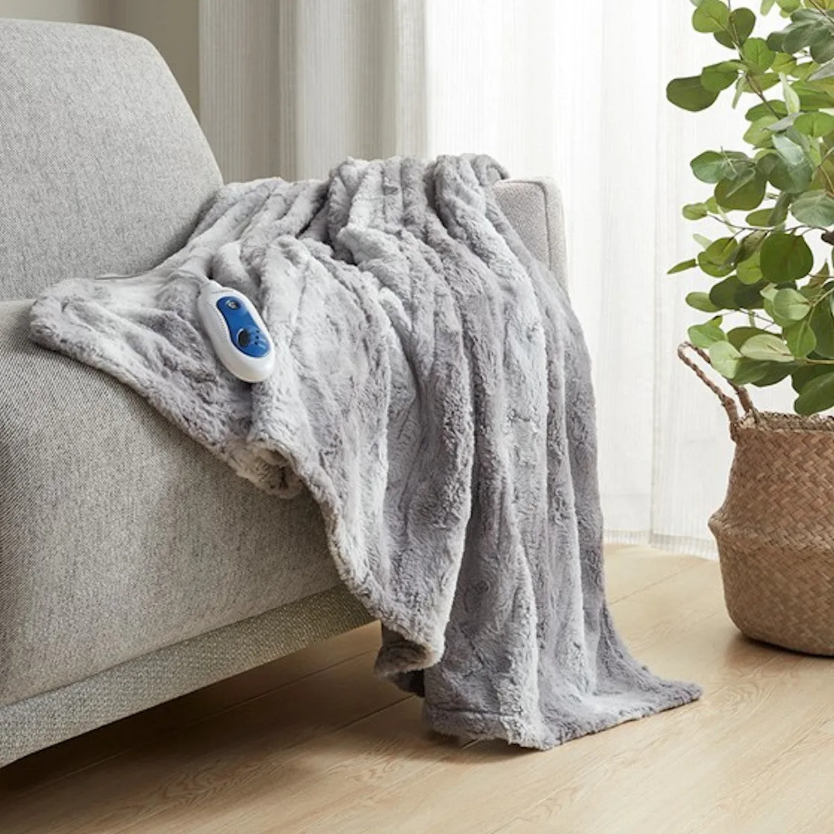 Zuri Oversized Faux Fur Heated Throw Blanket